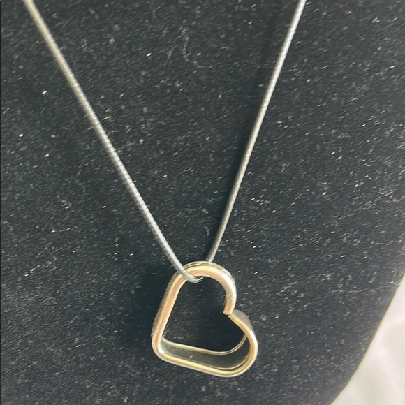 Oneida Stainless Steel Heart Pendant Necklace - Picture 6 of 13